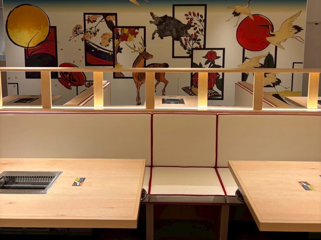 飲食店テーブル席の什器・内装施工事例